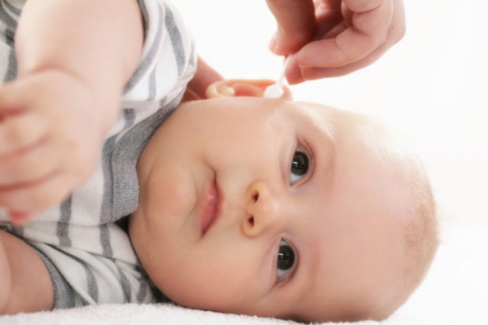 Как прочистить заложенное ухо у ребенка