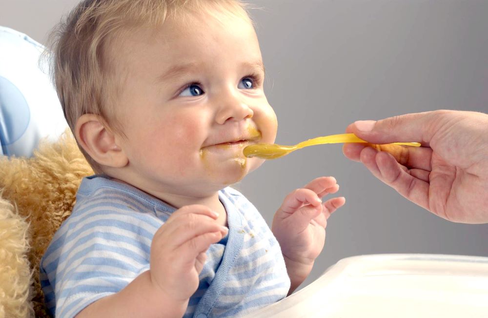 Photo of Введение твёрдой пищи в прикорм младенцев