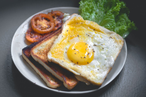 Эндокринолог Гуреева назвала идеальное время завтрака, которое снижает риск диабета