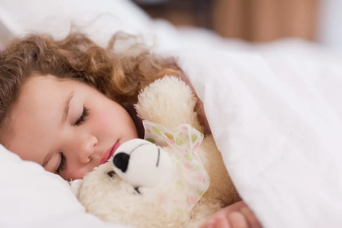Как уложить ребенка: полезные привычки для засыпания