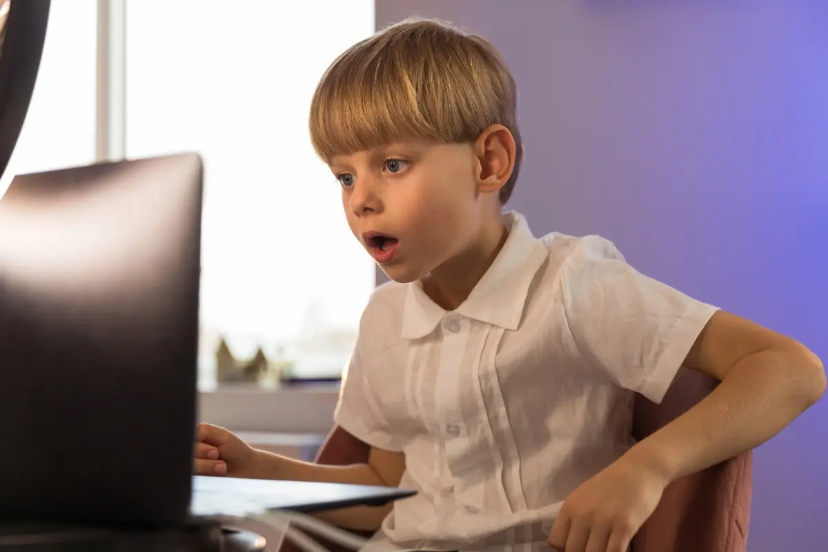 Как ребёнку справиться с кибербуллингом в интернете