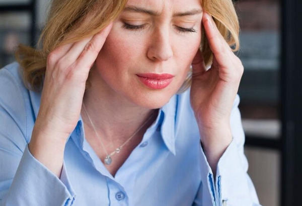 Невролог Котова назвала неожиданные повседневные причины внезапных приступов головной боли
